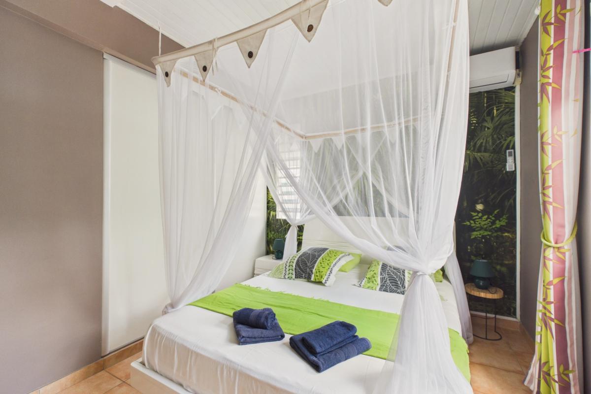 villa-sainte-anne-10-personnes-grande-piscine -chambre RDC droite